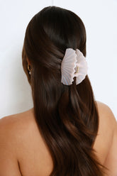 Pearlescent Seashell Claw Clip for Effortless Everyday Glam