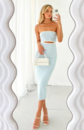 Effortless Strapless Midi Dress for a Chic Date Night Look