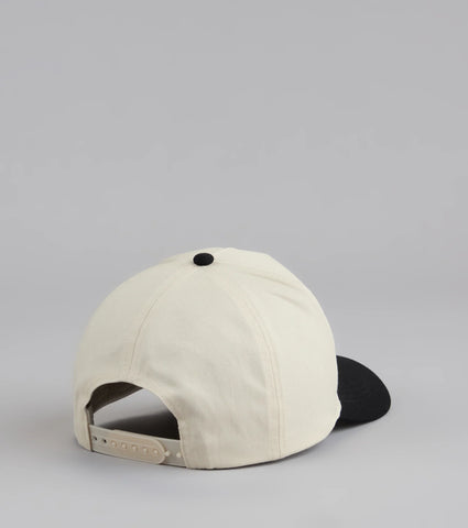 Sporty Two-Tone Baseball Cap for Casual Street Style and Game Day Looks