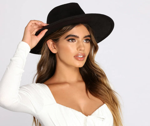 Elegant Wide Brim Panama Hat with Belted Detail for Weekend Brunches