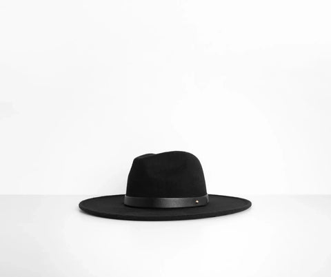 Elegant Wide Brim Panama Hat with Belted Detail for Weekend Brunches
