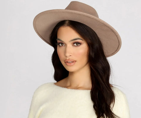 Elegant Wide Brim Panama Hat with Belted Detail for Weekend Brunches