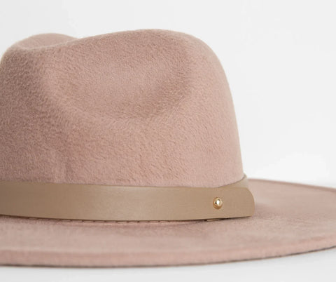 Elegant Wide Brim Panama Hat with Belted Detail for Weekend Brunches