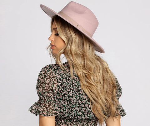 Elegant Wide Brim Panama Hat with Belted Detail for Weekend Brunches