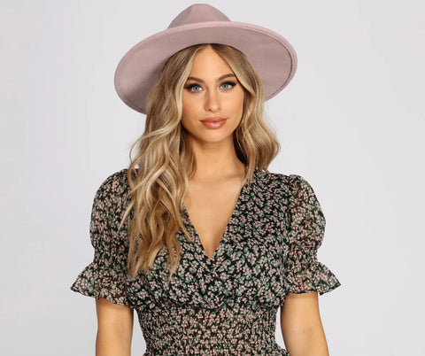 Elegant Wide Brim Panama Hat with Belted Detail for Weekend Brunches