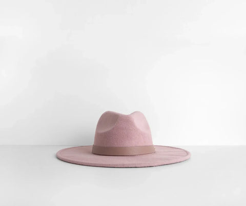 Elegant Wide Brim Panama Hat with Belted Detail for Weekend Brunches