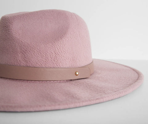 Elegant Wide Brim Panama Hat with Belted Detail for Weekend Brunches