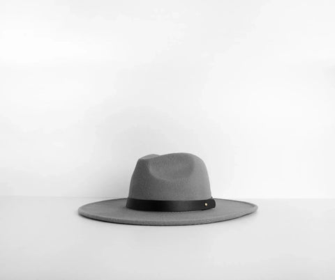 Elegant Wide Brim Panama Hat with Belted Detail for Weekend Brunches