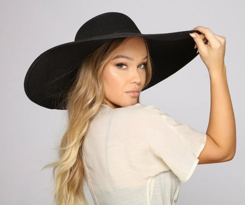 Effortlessly Chic Oversized Straw Hat for Beach Days & Sunny Strolls