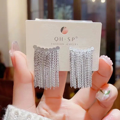 Elegant Arc Tassel Earrings for Graceful Movement and Everyday Glamour