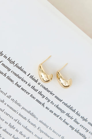 Gold Stud Earrings with a Timeless Drop Design for Everyday Elegance