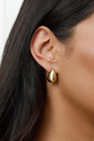 Gold Stud Earrings with a Timeless Drop Design for Everyday Elegance