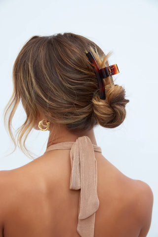 Tortoiseshell Hair Claw Clip for Effortless, Luxe Hairstyles