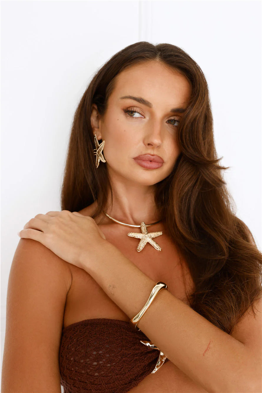 Elegant Gold Cuff Bangle with Wavy Design for Everyday Sophistication