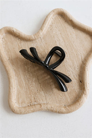 Effortless Glamour Claw Clip for All-Day Chic Hairstyles