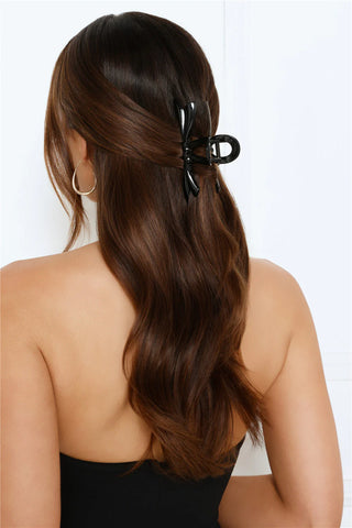 Effortless Glamour Claw Clip for All-Day Chic Hairstyles