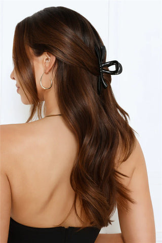 Effortless Glamour Claw Clip for All-Day Chic Hairstyles