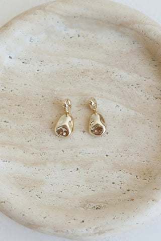 Chic Textured Dangle Earrings in Gold for Elevated Everyday Style