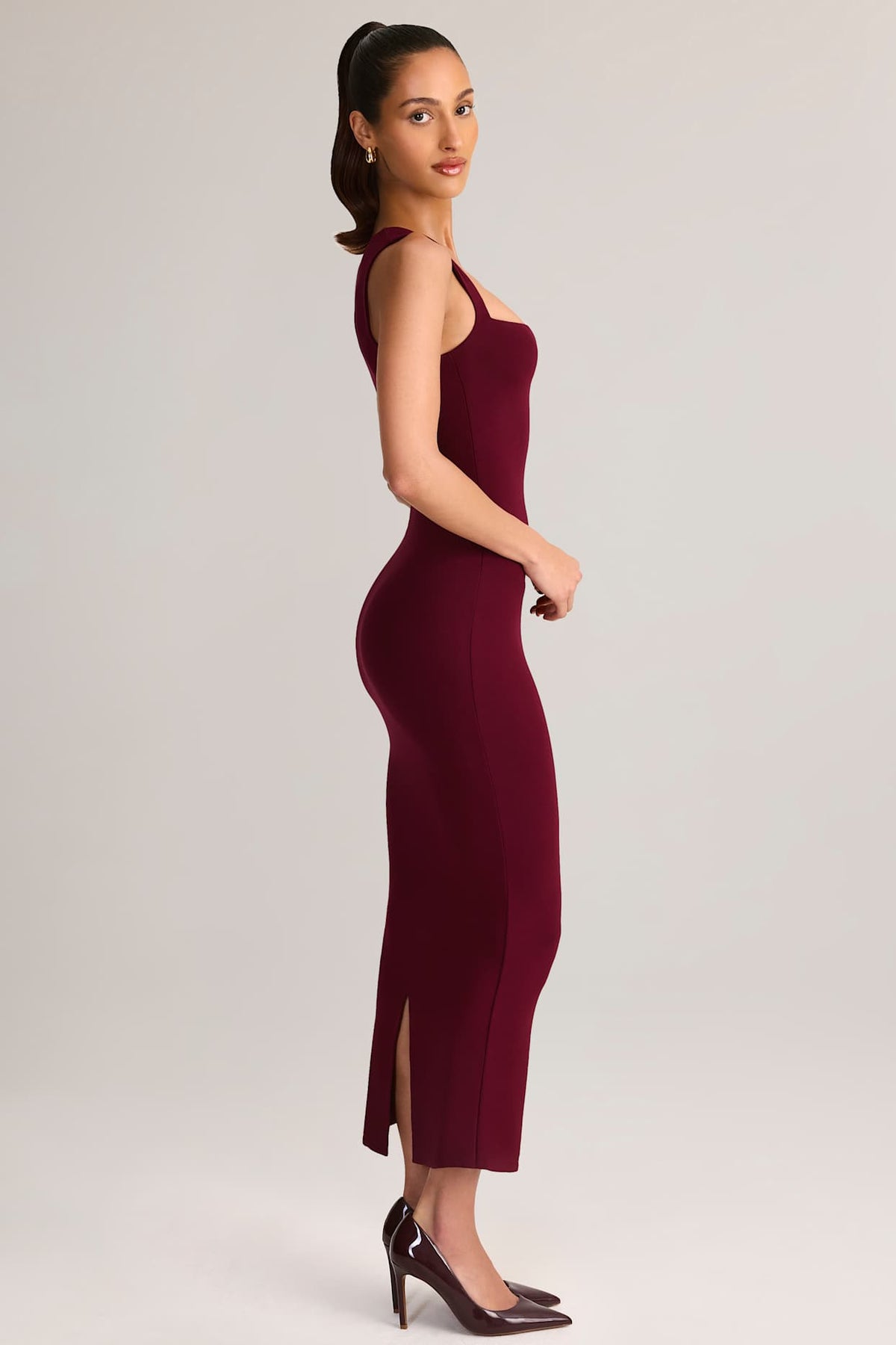 Sleek Square Neck Midi Dress for a Body-Hugging Silhouette