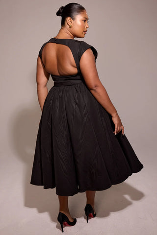 Backless Tulle Midi Dress for Glamorous Evenings & Statement Entrances