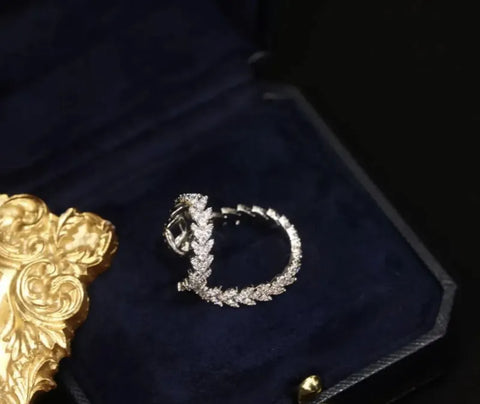 Shimmering Leaf Ear Cuff with Zircon Stones for Effortless Edge