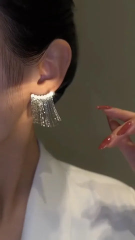Elegant Arc Tassel Earrings for Graceful Movement and Everyday Glamour