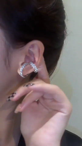 Shimmering Leaf Ear Cuff with Zircon Stones for Effortless Edge