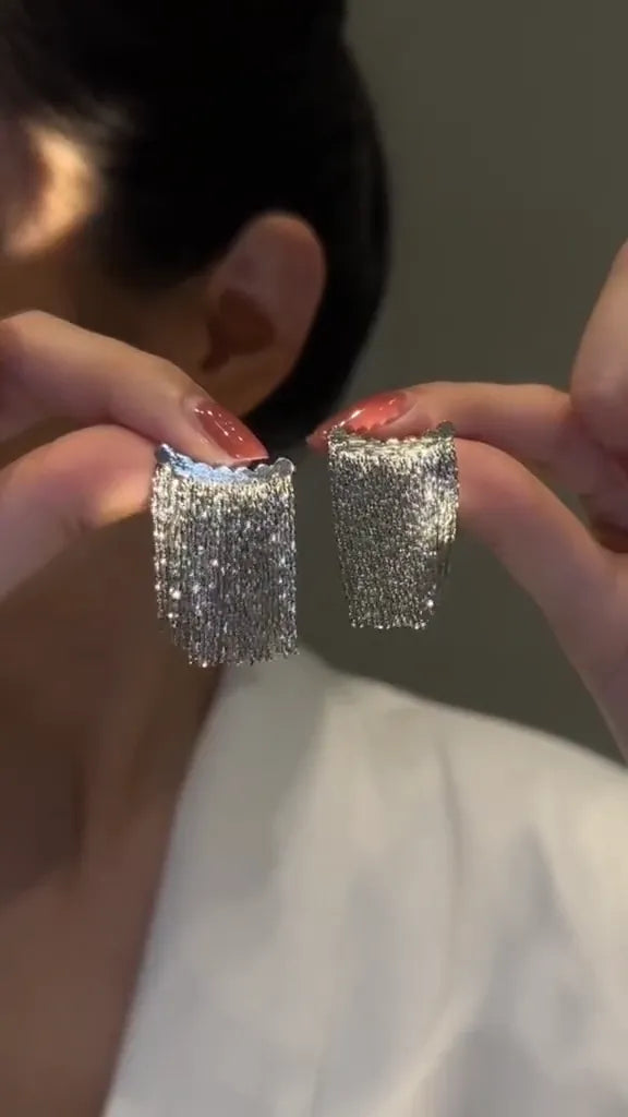 Elegant Arc Tassel Earrings for Graceful Movement and Everyday Glamour