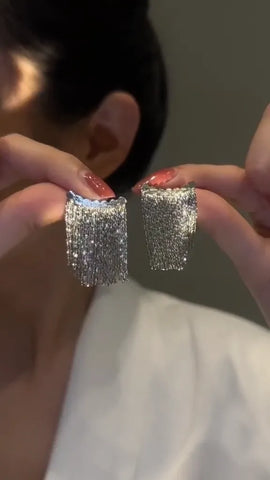 Elegant Arc Tassel Earrings for Graceful Movement and Everyday Glamour